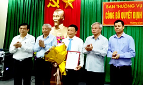 Hà Tĩnh trao quyết định điều động cán bộ